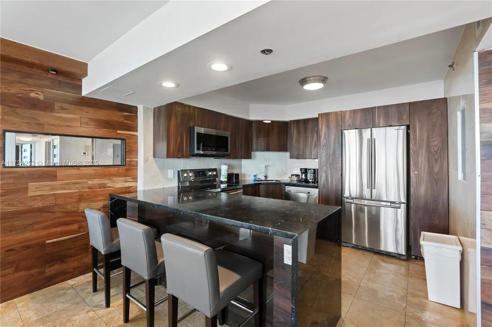 5225 Collins Ave, Miami Beach, FL 33140