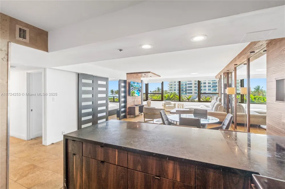 5225 Collins Ave, Miami Beach, FL 33140