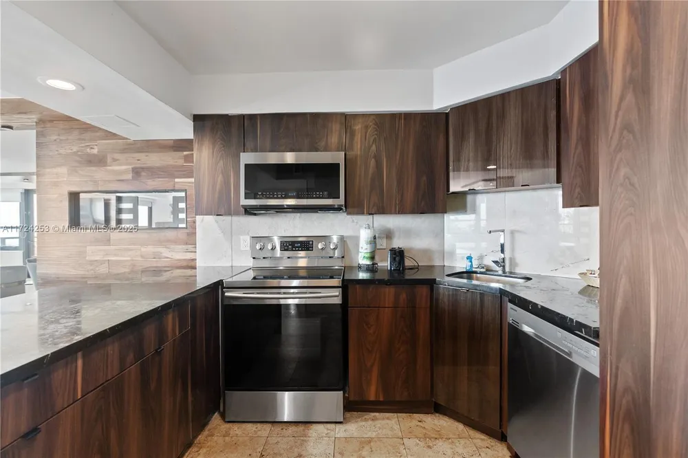 5225 Collins Ave, Miami Beach, FL 33140