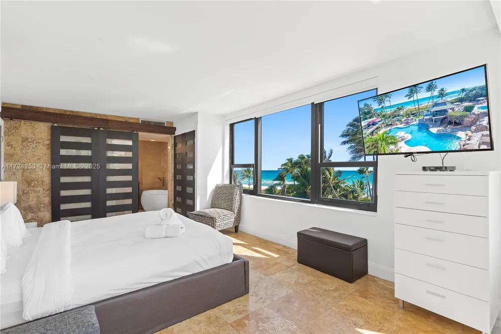 5225 Collins Ave, Miami Beach, FL 33140