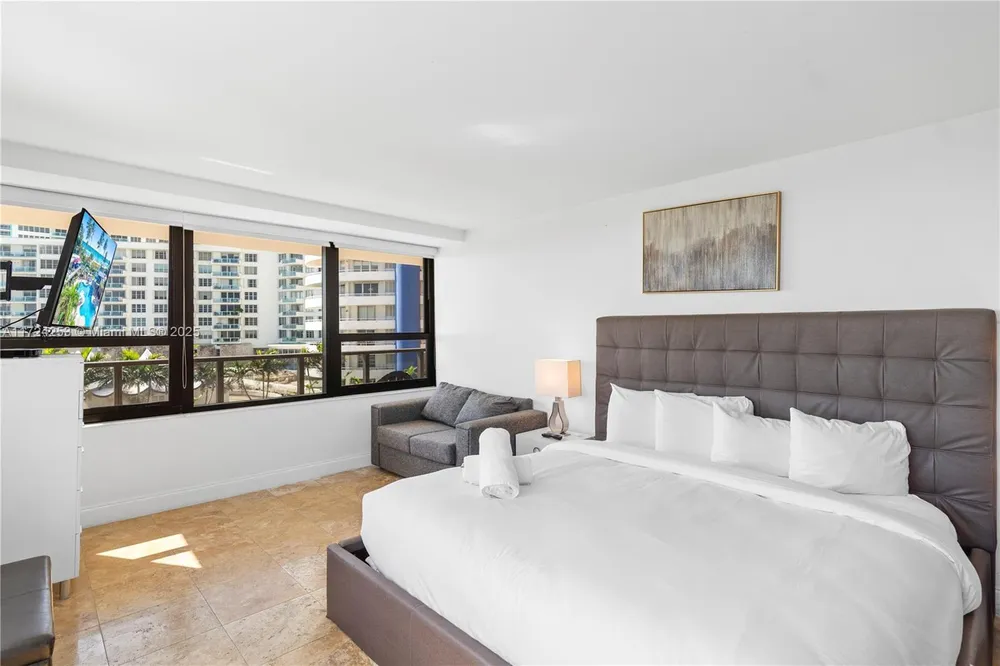 5225 Collins Ave, Miami Beach, FL 33140