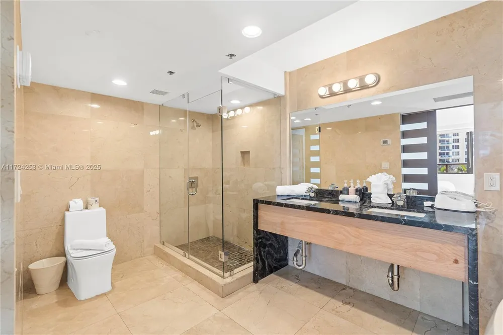 5225 Collins Ave, Miami Beach, FL 33140