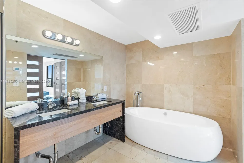 5225 Collins Ave, Miami Beach, FL 33140