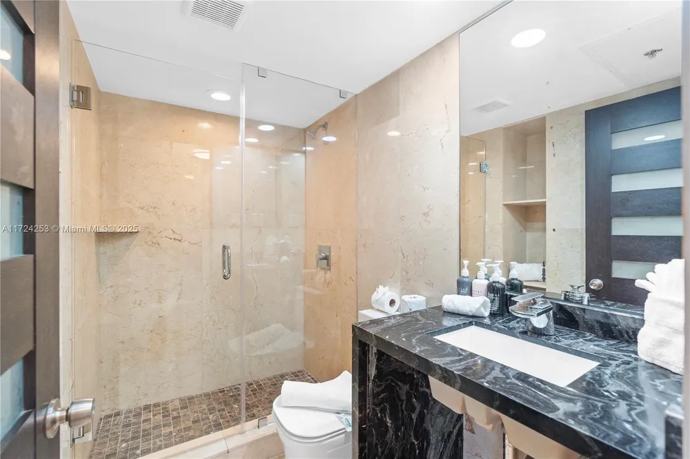 5225 Collins Ave, Miami Beach, FL 33140