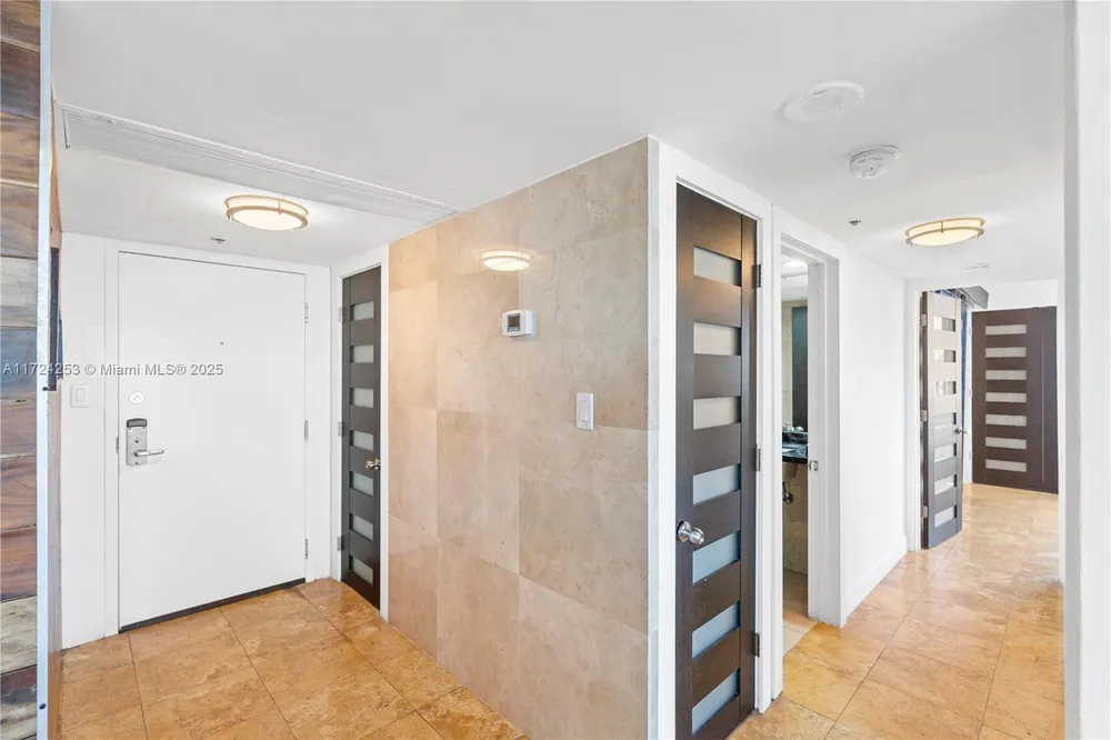 5225 Collins Ave, Miami Beach, FL 33140