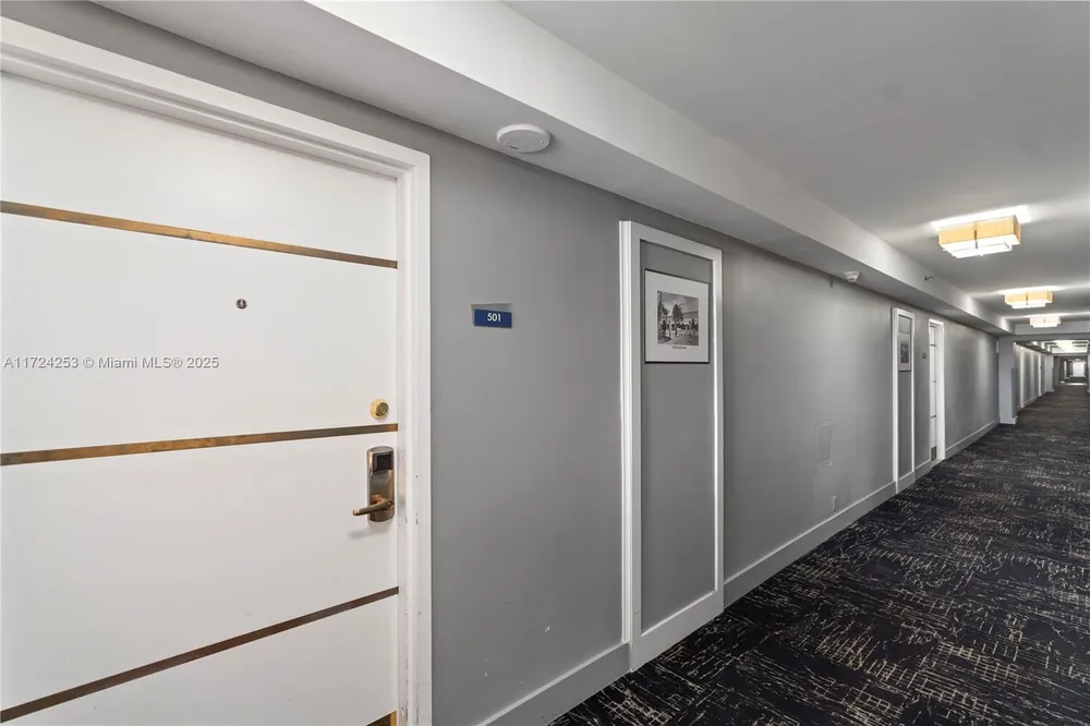 5225 Collins Ave, Miami Beach, FL 33140