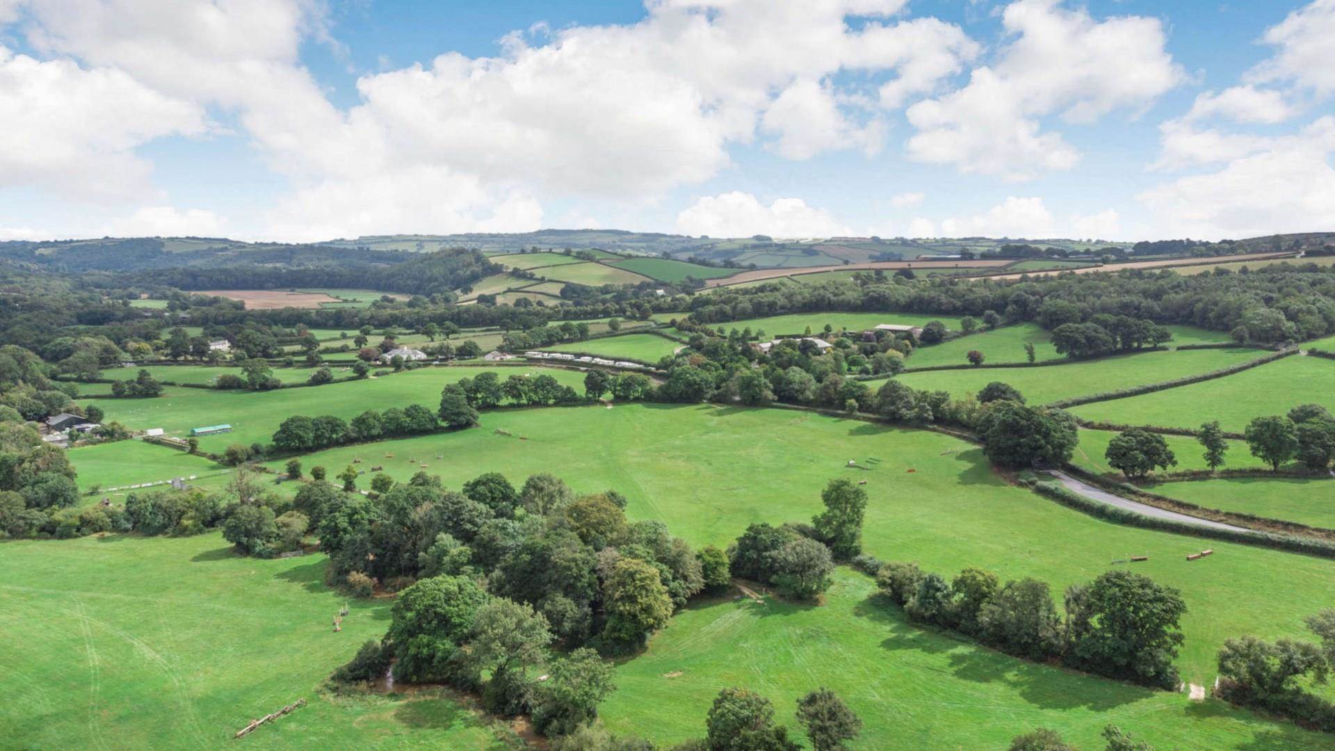 Devon/Cornwall Border - Equestrian 15.3 Acres Image 2
