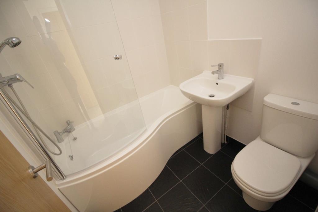 London Road, Lowfield Heath Image 6