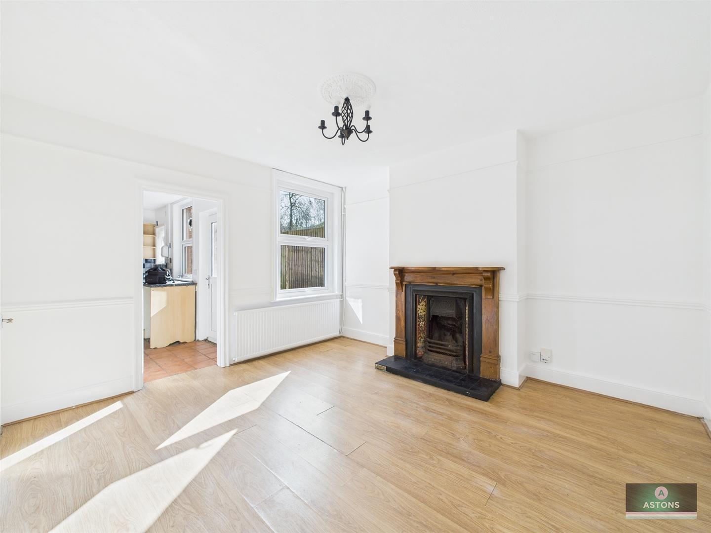 Horsham Road, Crawley Image 4