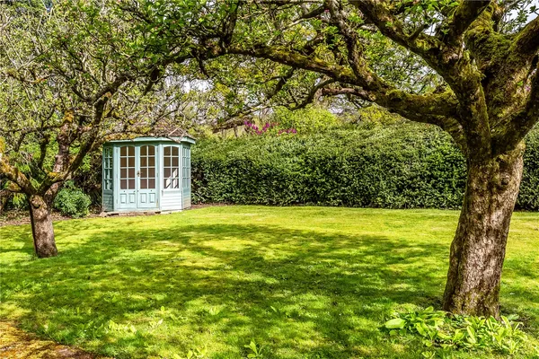 Pilgrims Way, Reigate, RH2 photo 10