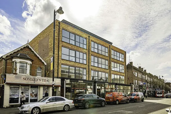 Diggers Lane, Weybridge, KT13 photo 1