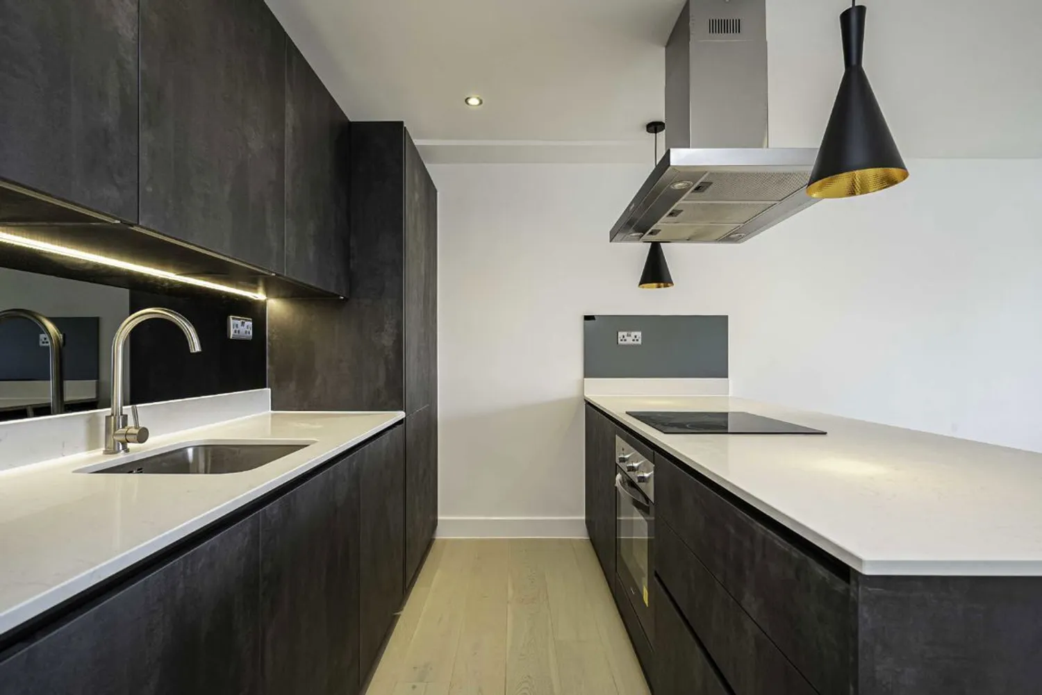 Diggers Lane, Weybridge, KT13 photo 5