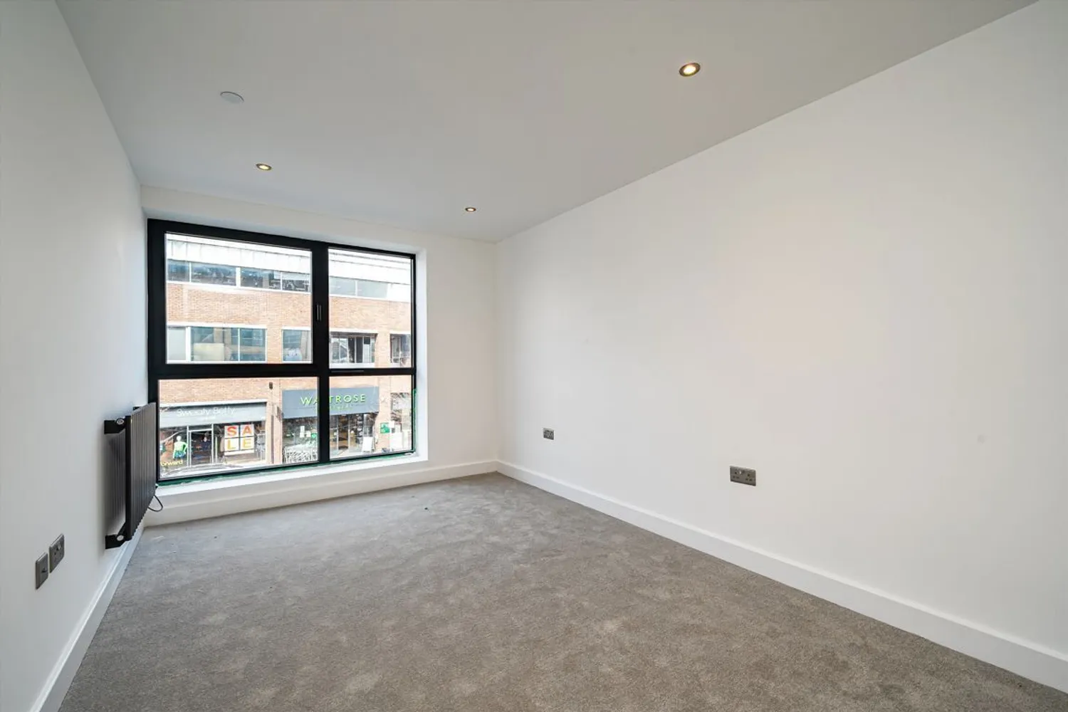 Diggers Lane, Weybridge, KT13 photo 7