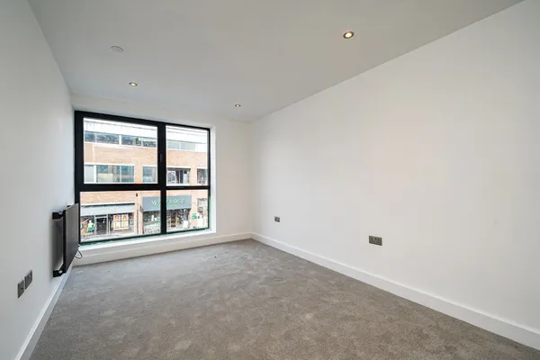 Diggers Lane, Weybridge, KT13 photo 7