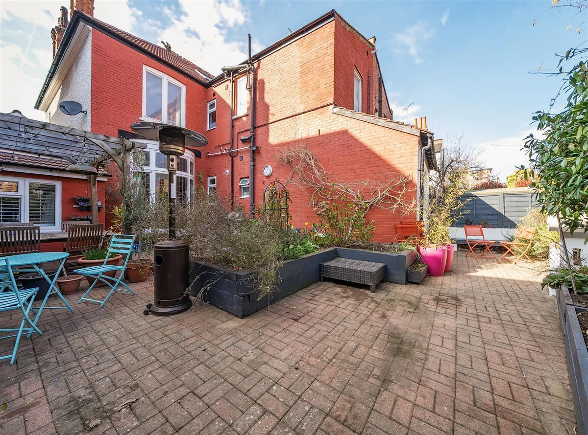 Heber Road, London, NW2