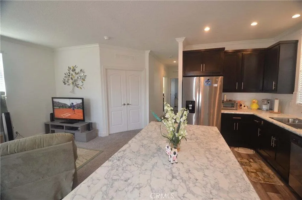 21001 Plummer St, Chatsworth, CA 91311