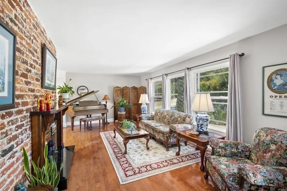 230 Camino Elevado, Bonita, CA 91902