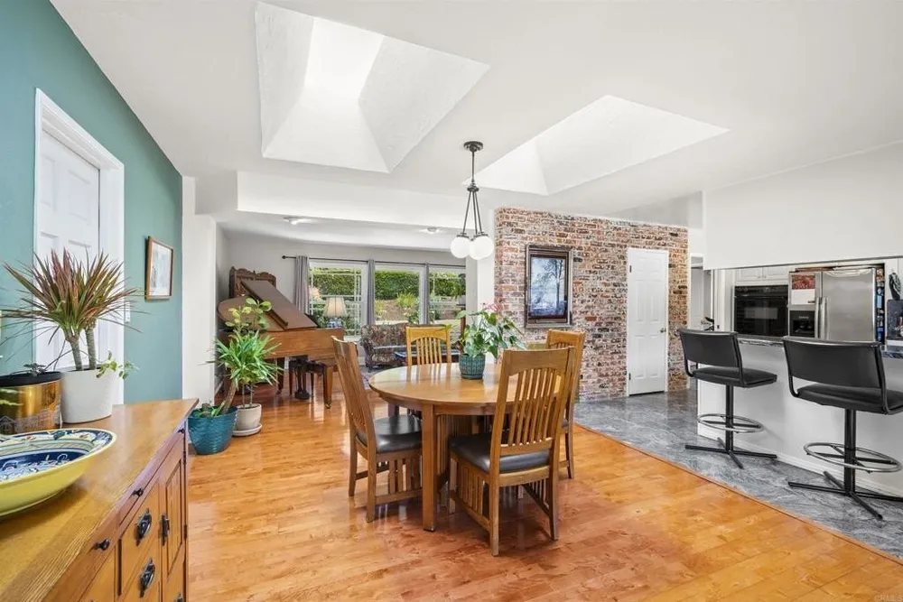 230 Camino Elevado, Bonita, CA 91902