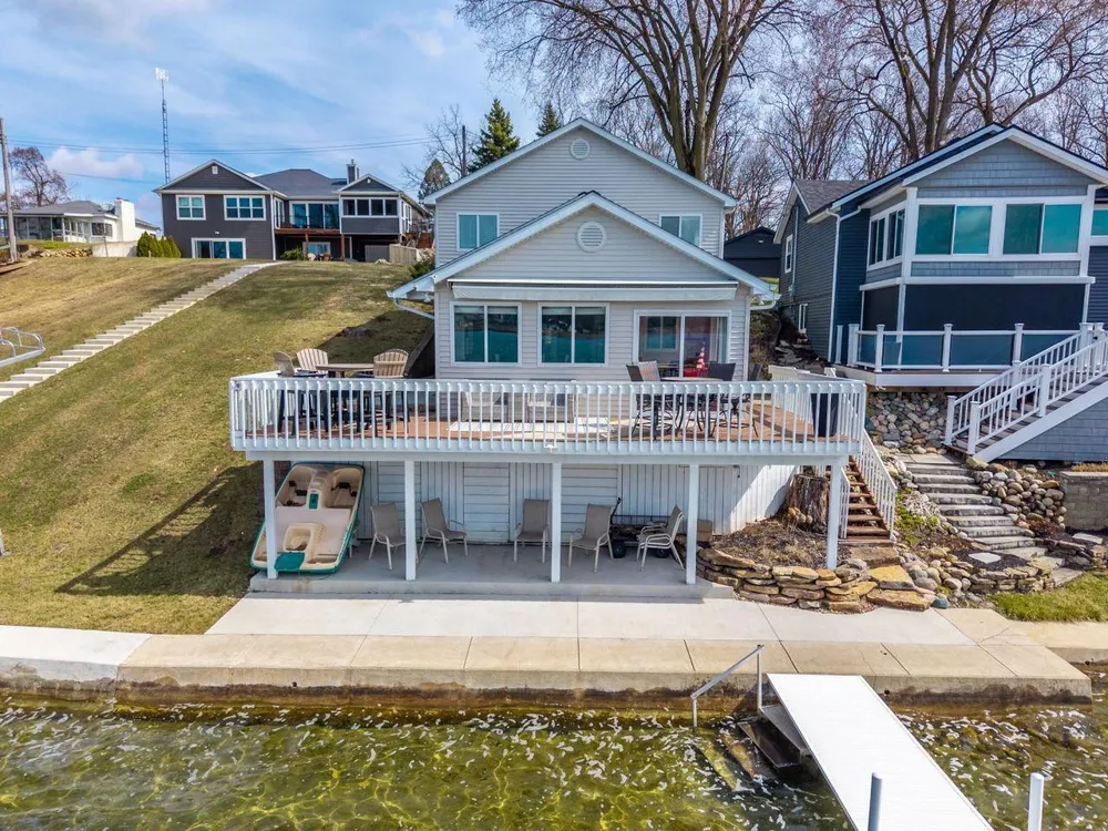 75 Lane 460 Jimmerson Lk, Fremont, IN 46737