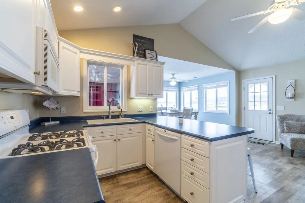 75 Lane 460 Jimmerson Lk, Fremont, IN 46737