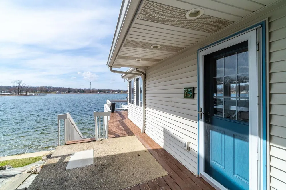 75 Lane 460 Jimmerson Lk, Fremont, IN 46737