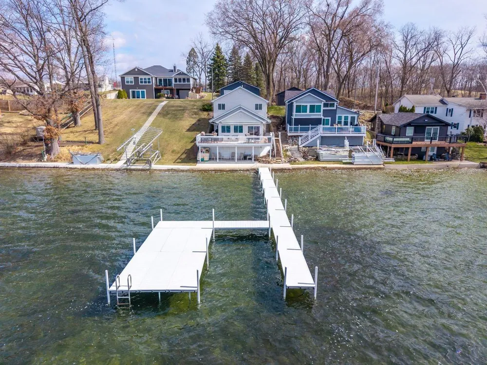 75 Lane 460 Jimmerson Lk, Fremont, IN 46737