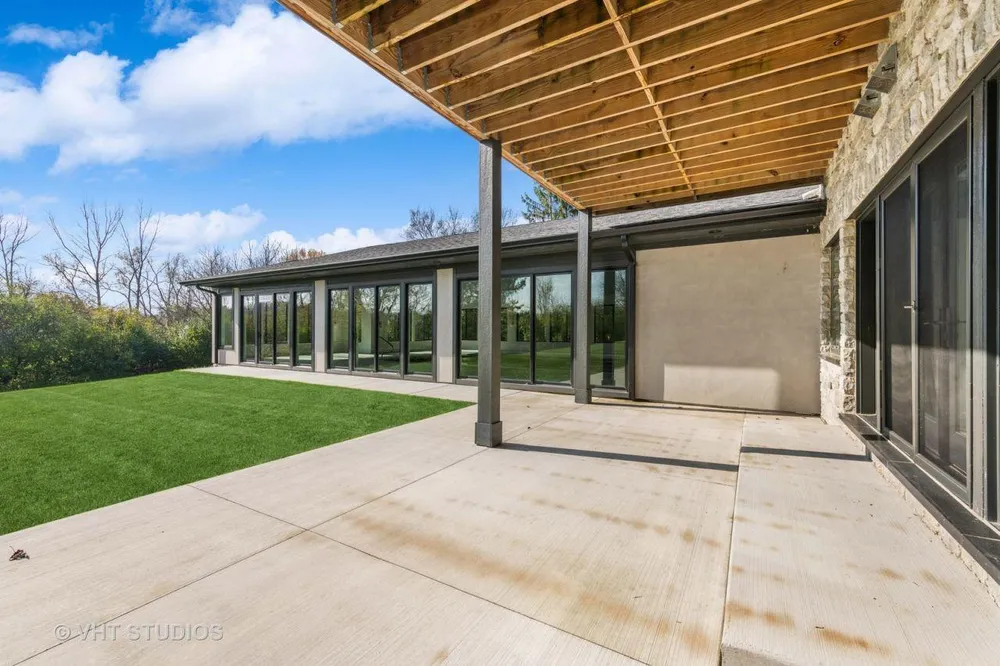 26153 W Cuba Rd, Barrington, IL 60010