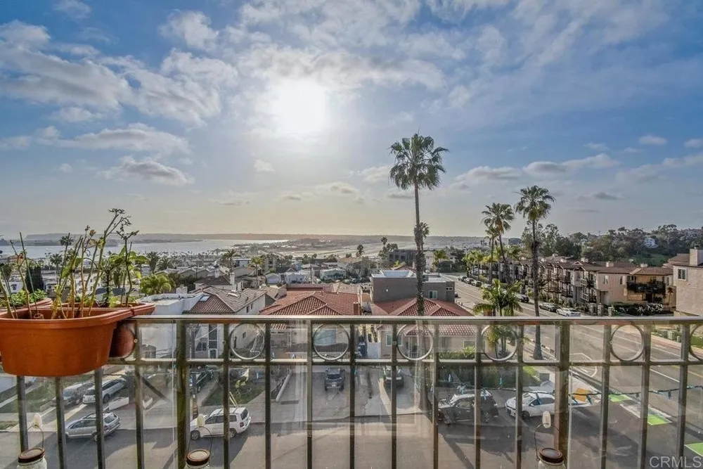 2445 Brant St, San Diego, CA 92101
