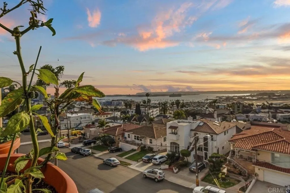 2445 Brant St, San Diego, CA 92101