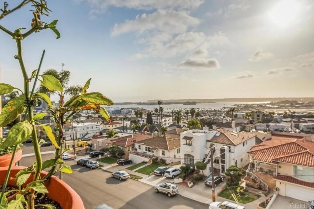 2445 Brant St, San Diego, CA 92101