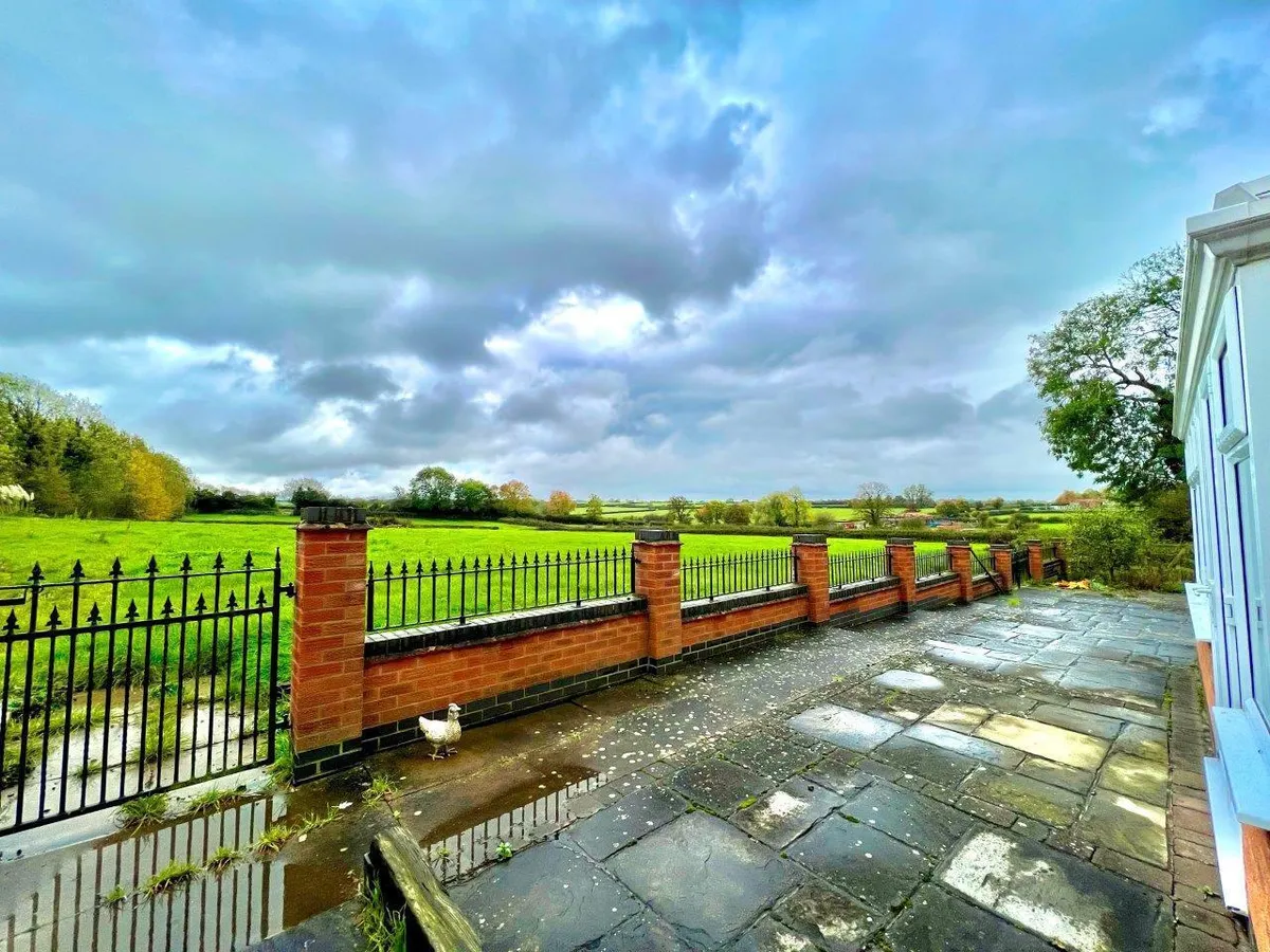 MAIN STREET, WILLOUGHBY ON THE WOLDS, LOUGHBOROUGH