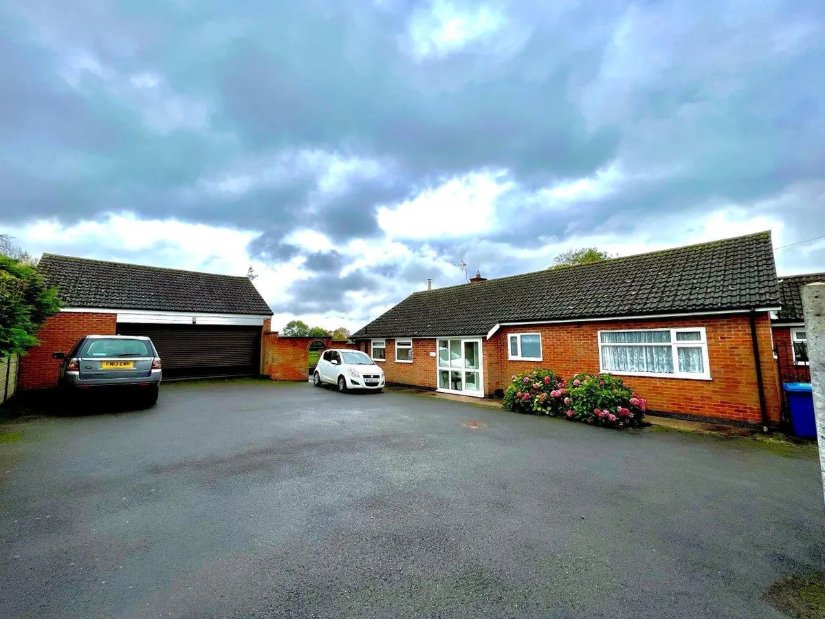 MAIN STREET, WILLOUGHBY ON THE WOLDS, LOUGHBOROUGH