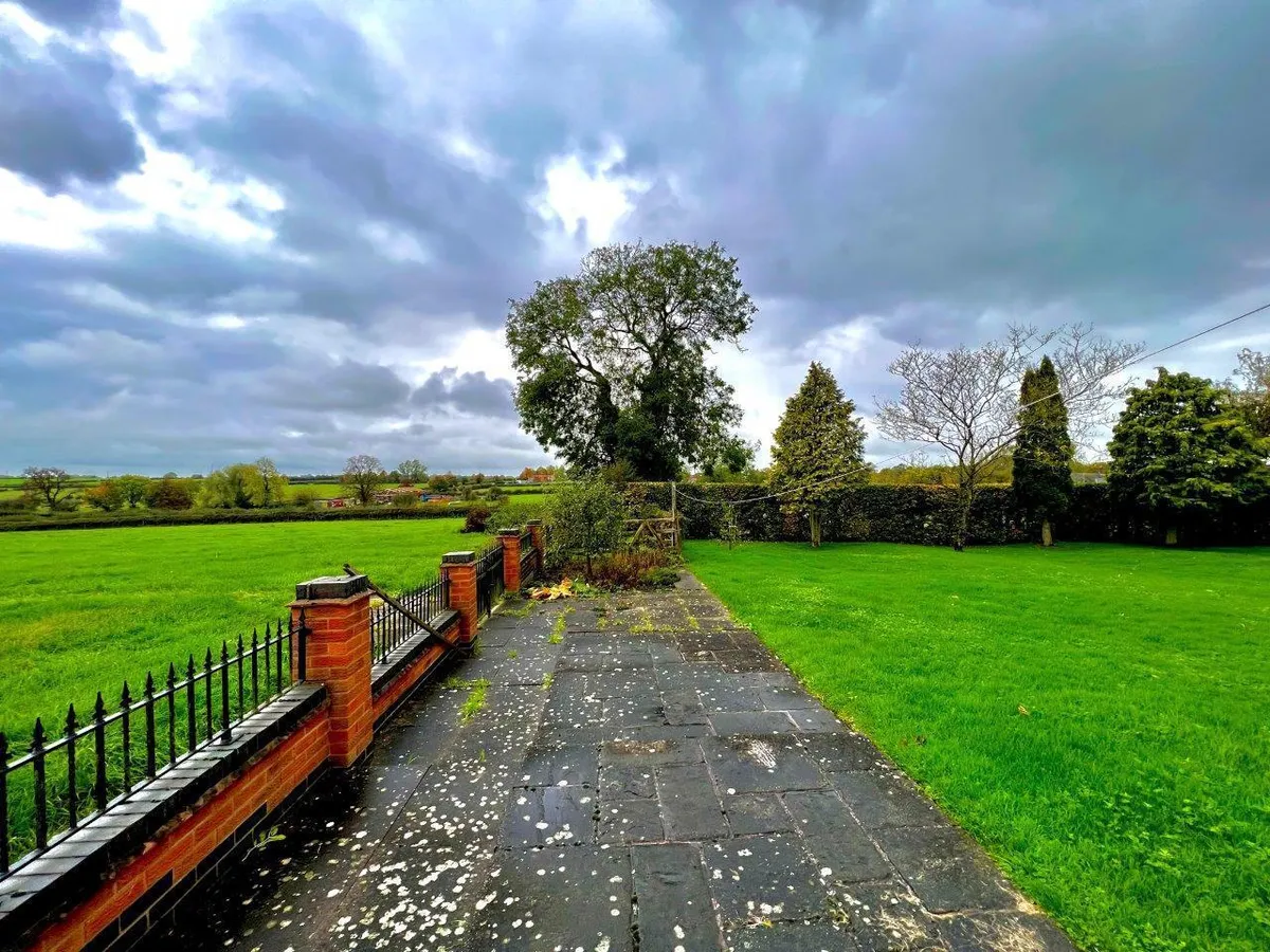 MAIN STREET, WILLOUGHBY ON THE WOLDS, LOUGHBOROUGH