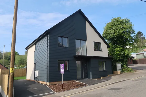 Celynen Close, Newbridge, NP11