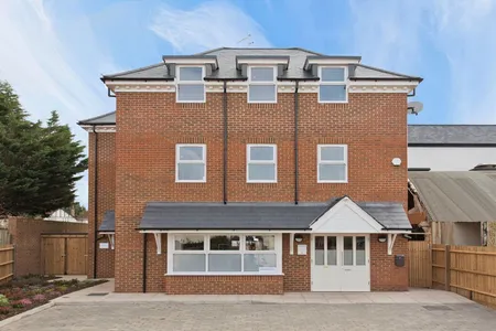 Springfield Lane, Weybridge, KT13