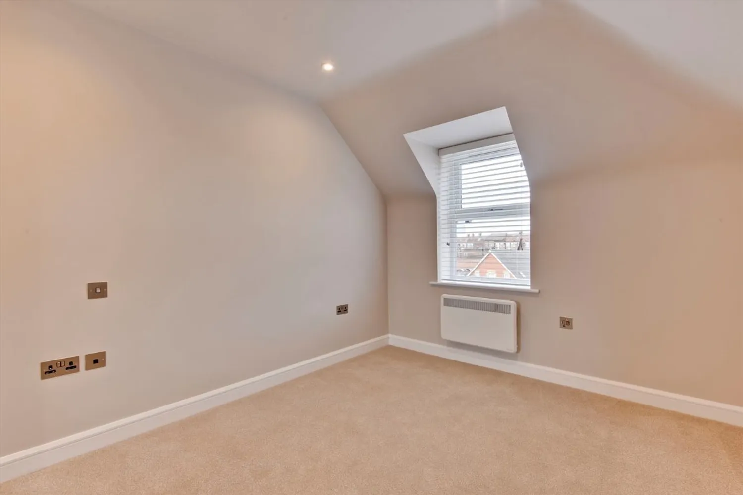 Springfield Lane, Weybridge, KT13 photo 6