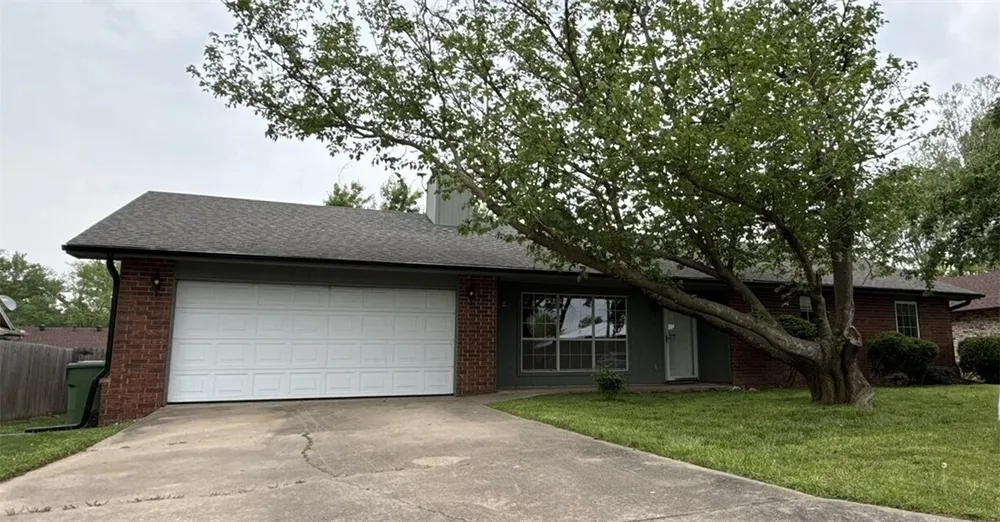 1105 N Cardinal Dr, Rogers, AR 72756