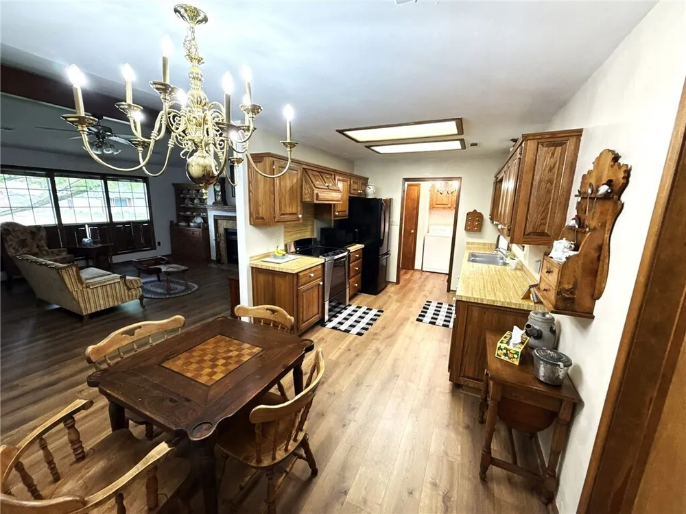1105 N Cardinal Dr, Rogers, AR 72756