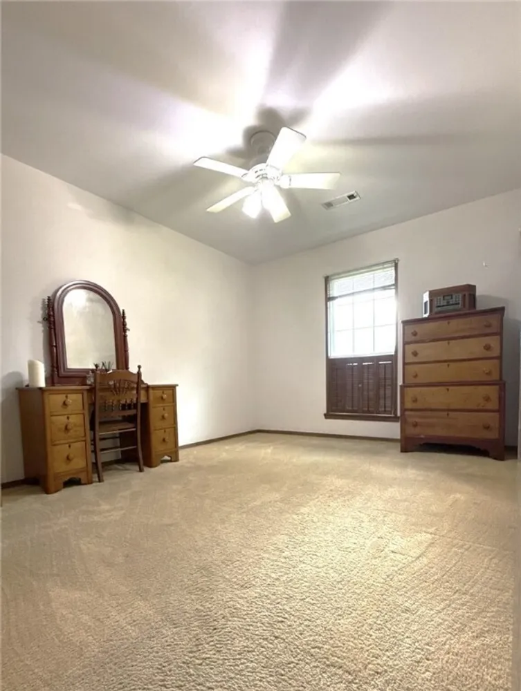 1105 N Cardinal Dr, Rogers, AR 72756
