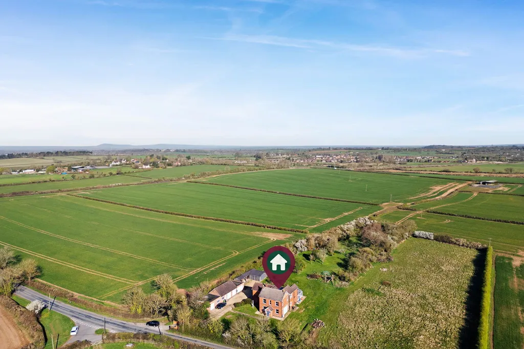 5 Bedroom Detached House For Sale: Kingzetts House, Crowle Road, Tibberton, Worcestershire., WR9 7NT