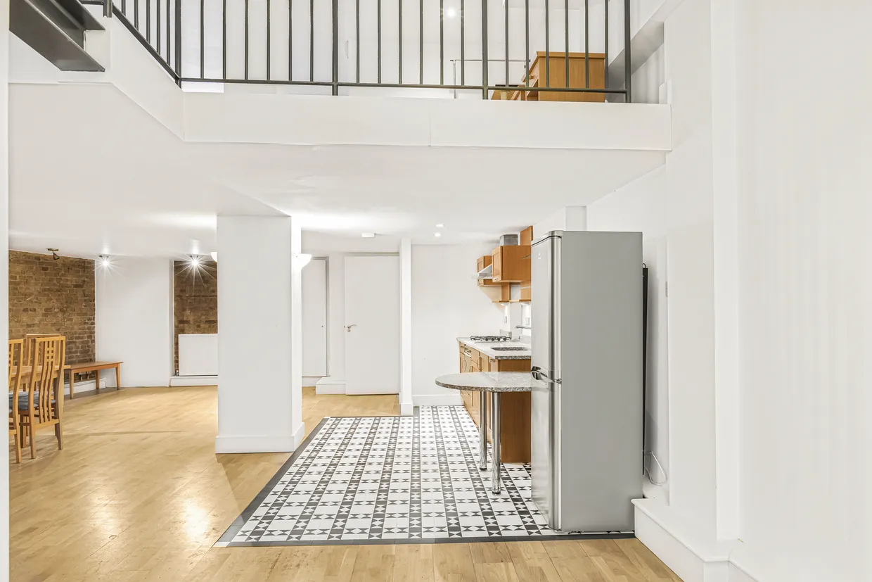 Gowers Walk, London, E1 photo 10