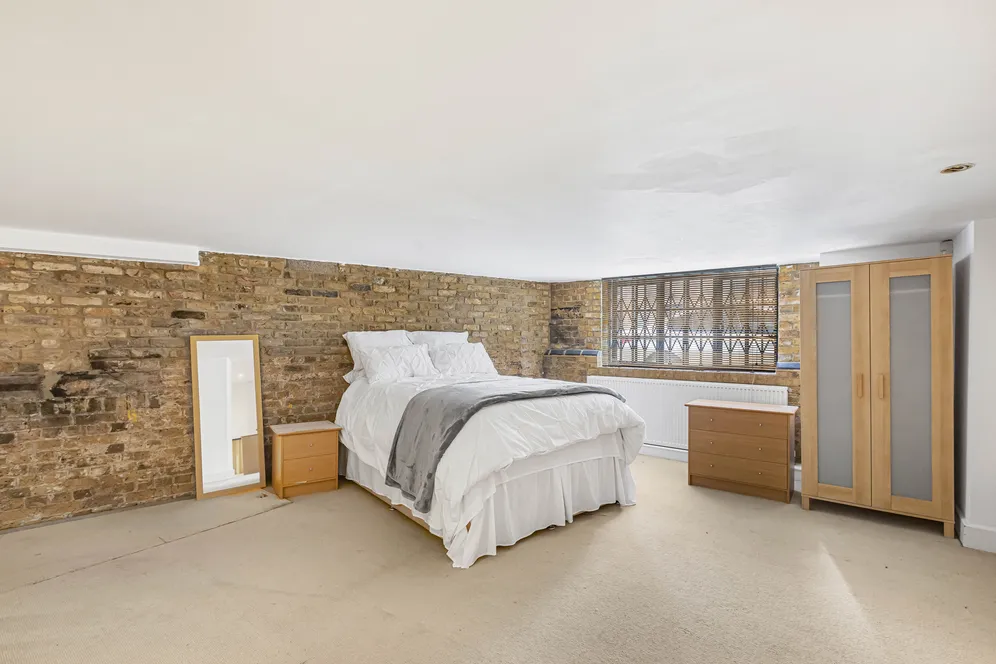 Gowers Walk, London, E1 photo 11