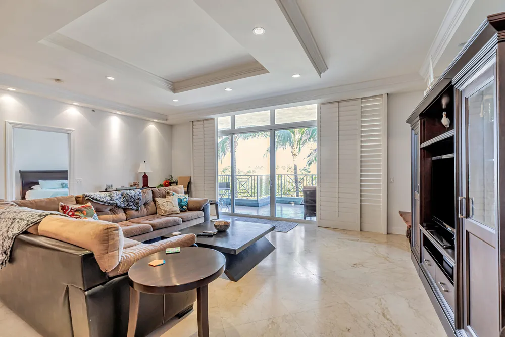 701 SE 21st Ave, Deerfield Beach, FL 33441