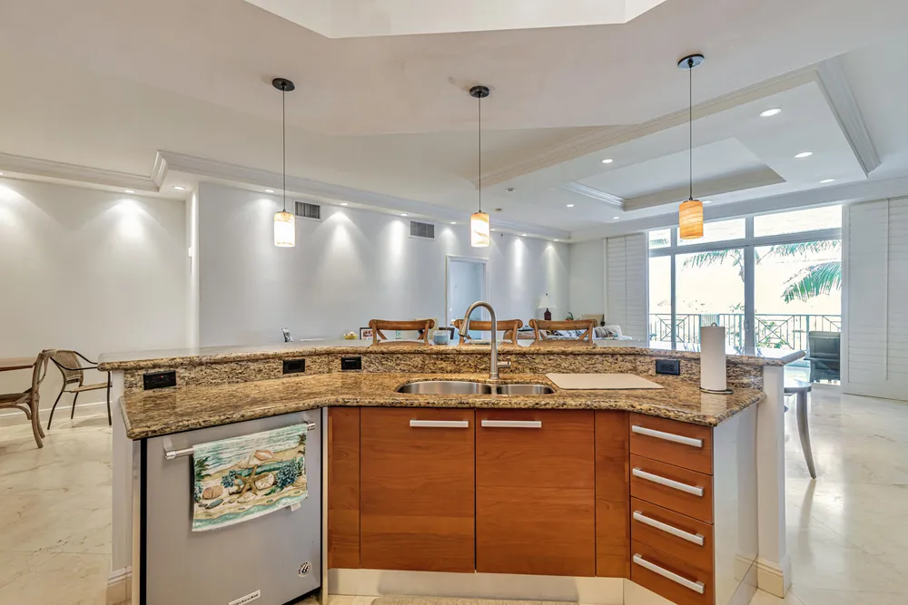 701 SE 21st Ave, Deerfield Beach, FL 33441