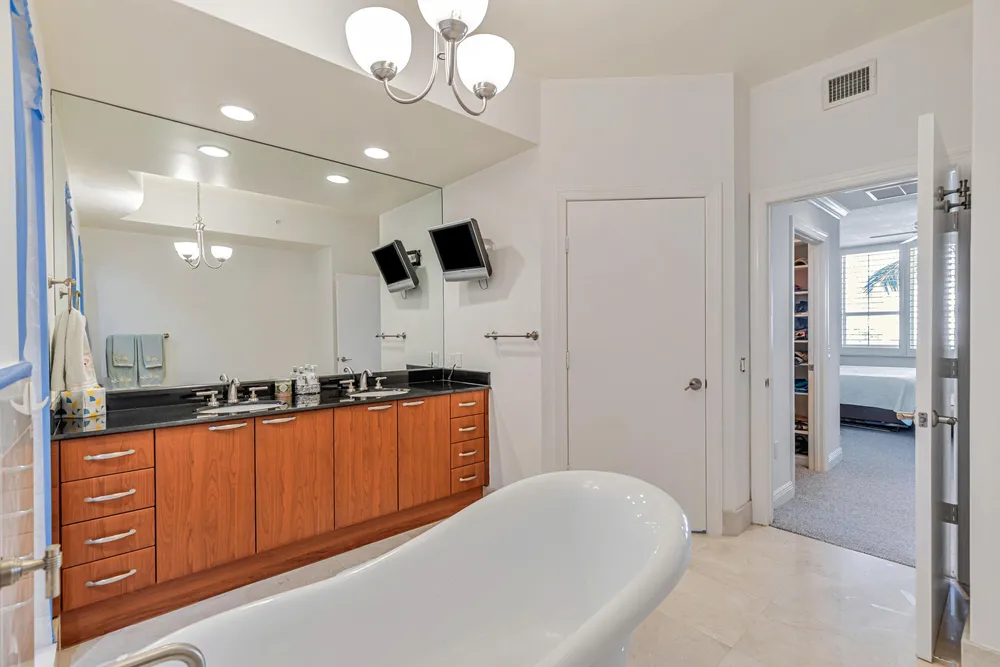 701 SE 21st Ave, Deerfield Beach, FL 33441