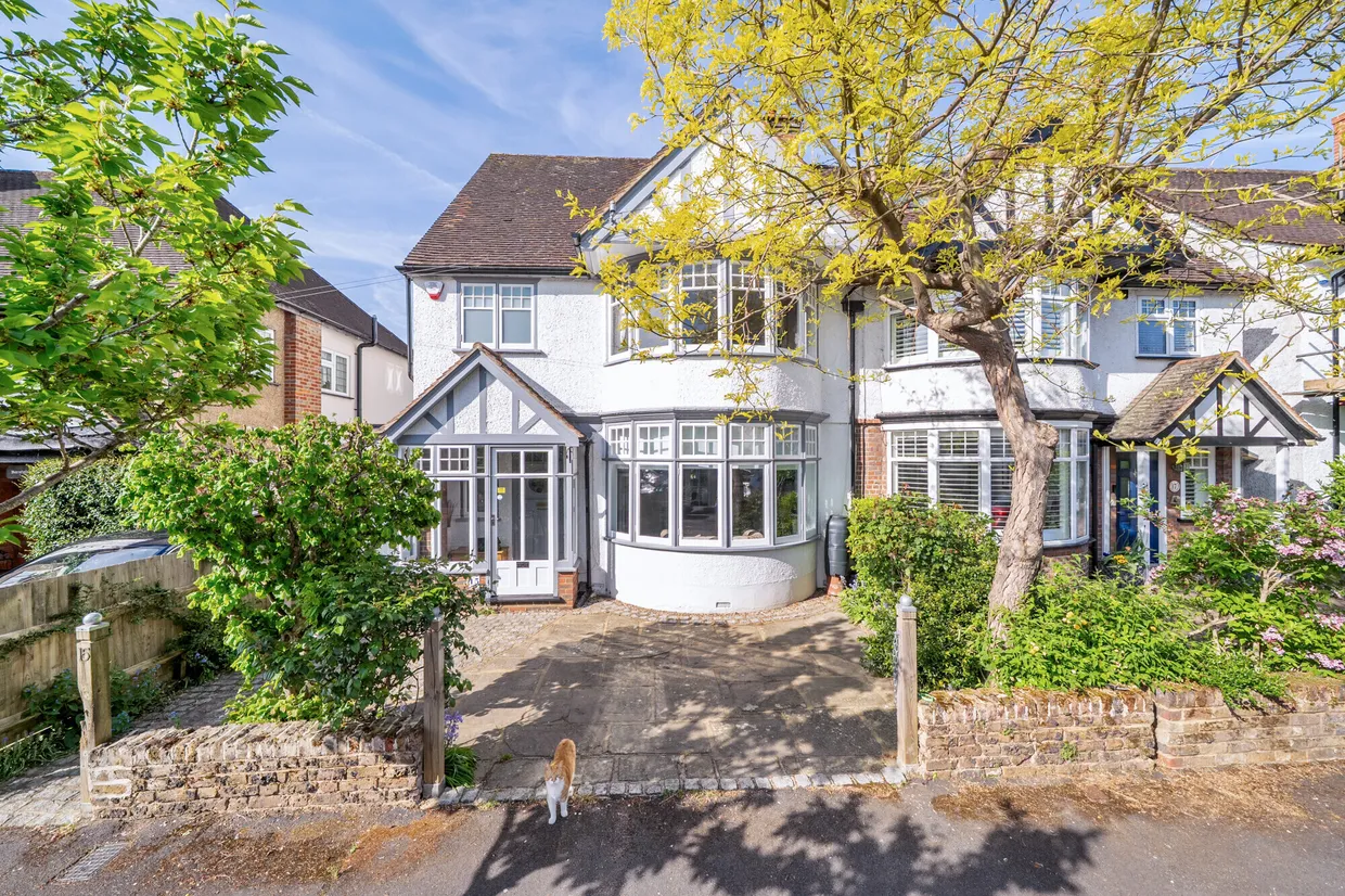 Cedars Avenue, Rickmansworth, WD3 photo 1