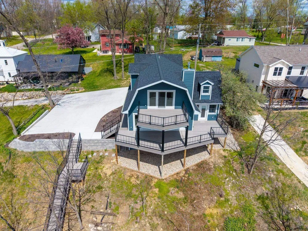 100 Lane 270A Crooked Lk, Angola, IN 46703
