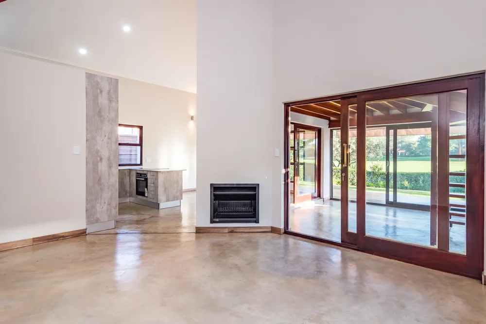 South Africa, North West, Pecanwood Estate, Kingfisher Drive, 60