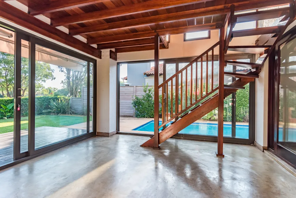 South Africa, North West, Pecanwood Estate, Kingfisher Drive, 60