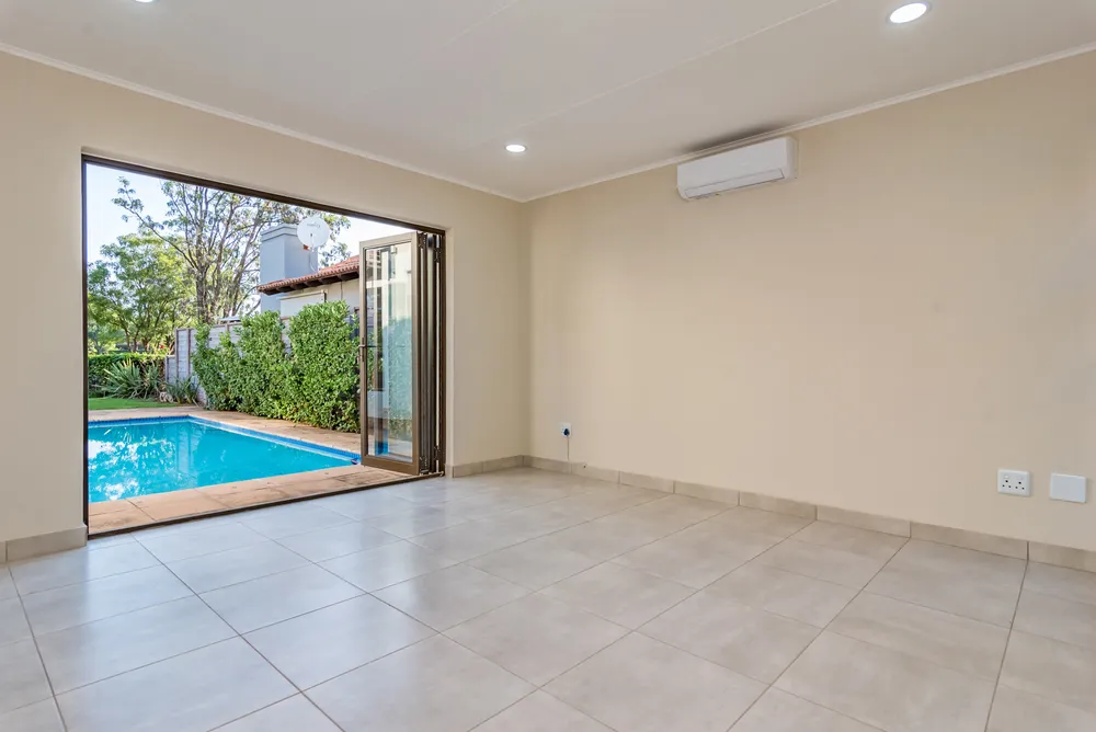 South Africa, North West, Pecanwood Estate, Kingfisher Drive, 60